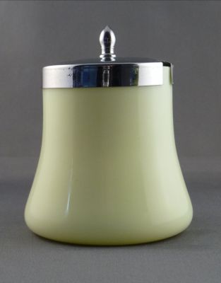 Custard glass preserve jar
Chromed lid. Ground rim
Keywords: blown;table