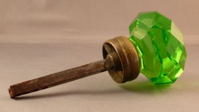 Cut glass doorknob
Keywords: cut;odd