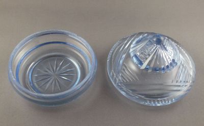 Cut powder bowl, blue
Czech? Base and lid
Keywords: czech;blown;sold;bathbed