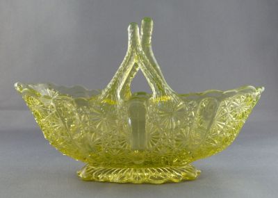 Davidson 1892 basket
Primrose. Registered mark 176566 AKA Lady Chippendale
Keywords: british;pressed;vase
