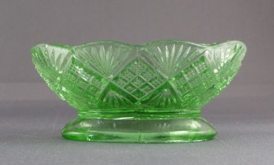 Davidson 1897 suite salt
Footed. Rare green uranium glass
Keywords: british;pressed;table