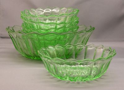 Davidson 714 fruit set
Green uranium glass. 
Keywords: british;pressed;table