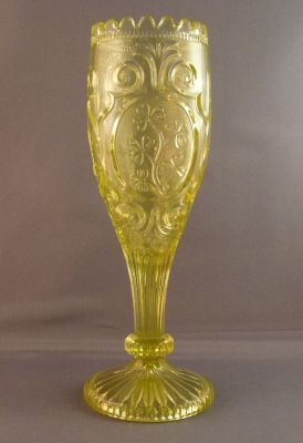 Derbyshire vase with thistle, shamrock and rose
Shamrock
Keywords: british;pressed;vase