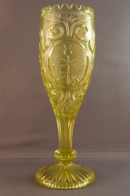 Derbyshire vase with thistle, shamrock and rose
Thistle
Keywords: british;pressed;vase