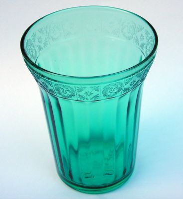 Jeannette Doric and Pansy tumbler
Ultramarine aka teal. Contains uranium
Keywords: uranium;sold;pressed;table