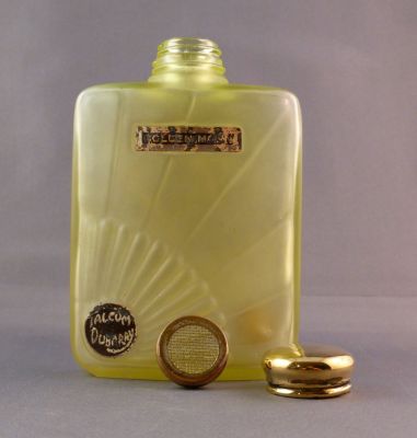 Dubarry Perfumery talcum powder bottle
With lid and sifter. Bottle with contents 2/- in 1930s
Keywords: blown;bathbed