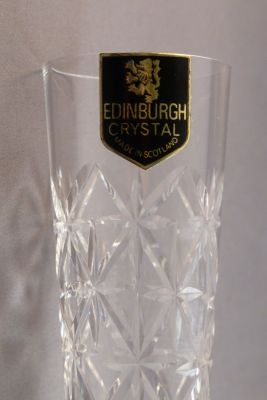 Edinburgh cut glass bud vase
Older black label
Keywords: british;blown;vase;sold