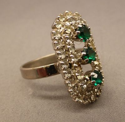 Faux emerald and diamond ring
Adjustable
Keywords: sold