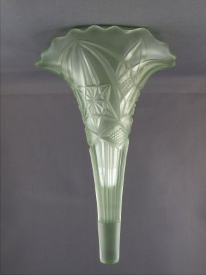 Epergne/car vase
Keywords: pressed;vase;centrepiece;odd