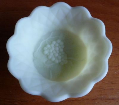 Fenton Heavy Grape dessert bowl
Marked with Fenton in oval on base. Very thick glass. Uranium satin custard glass
Keywords: american;sold;pressed;table