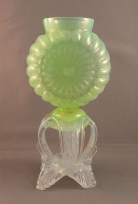 Welz uranium and opal vase
Blow-moulded body
Keywords: blown;czech;vase