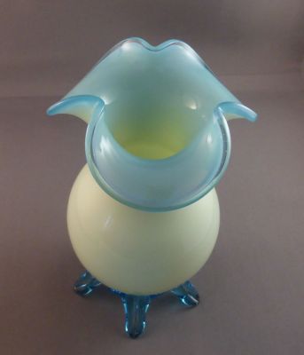 Custard glass vase, blue feet
Trefoil top
Keywords: blown;vase;sold