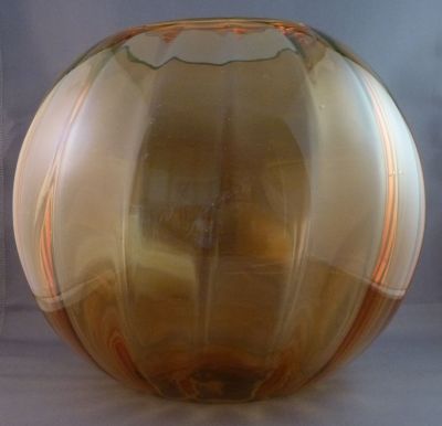 Amber uranium optic rib bowl
Huge! 25cm. Cut and polished rim. British?
Keywords: british;blown;vase
