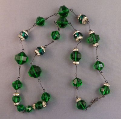 Green uranium, green and crystal necklace
Green with crystla not uranium. Silver wires
Keywords: uranium