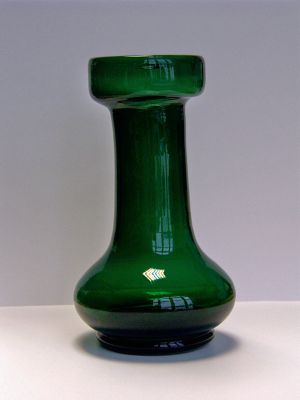 Green hyacinth vase
English from shape and colour. Early Victorian. This colour is not found in bulb vases much after 1850. (Info Patricia C)
Keywords: sold;british;hyacinth