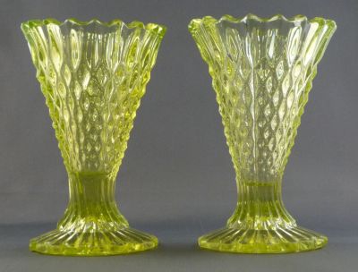 Greener? Victorian vases
Small. Note the twisted stem from fire polishing.
Keywords: british;pressed;vase