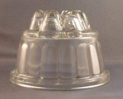 Jelly mould B2
Half pint marked 0 England
Keywords: kitchenware;pressed;sold