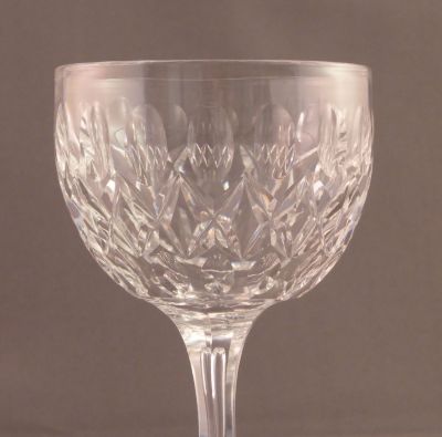 Air stem cut wine glass
Cross cuts with olive cuts on either side
Keywords: blown;barware