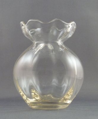 Optic ribbed posy vase
Yellowish glass; polished pontil mark
Keywords: blown;vase;sold