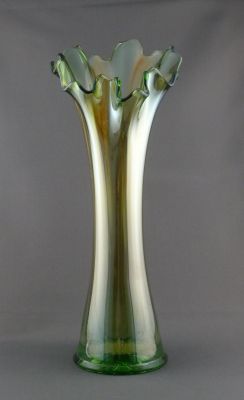 Imperial Freefold 
Swung vase. 3.25-in base, 16 point star. Uranium
Keywords: american;pressed;uranium;vase