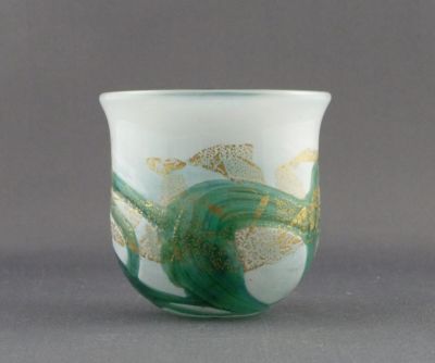 Isle of Wight Golden peacock
Green candle holder. 6 cm
Keywords: blown;candle;sold
