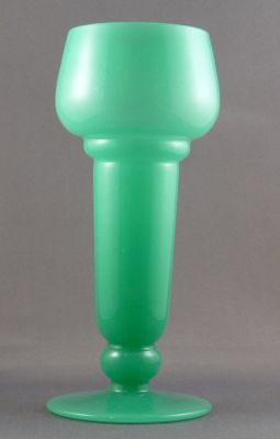 Jade candle holder/vase
Ground top rim. Small bubbles and opacifier particles visible
Keywords: blown;vase;candle