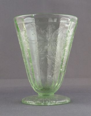 Jeannette Glass Floral footed tumbler
4-in juice
Keywords: american;barware;pressed