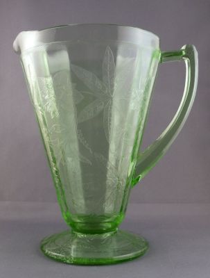 Jeannette Glass Floral lemonade pitcher
48 oz
Keywords: american;pressed;barware