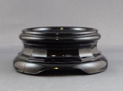 Jobling jet plinth for 2077 small 3-handled bowl set
Keywords: pressed
