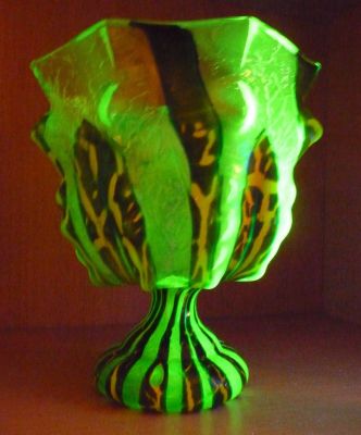 Kralik knuckle vase
Under UV light. Green uranium crackle glass with opaque blue and yellow.
Keywords: czech;blown;vase