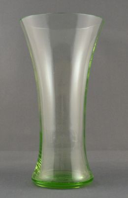 Flared lager glass
Optic rib, ground and fire-polished rim
Keywords: blown;barware;sold