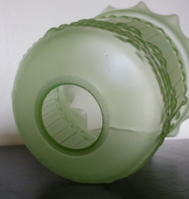 Lampshade blow-moulded uranium glass
Top
Keywords: blown;light