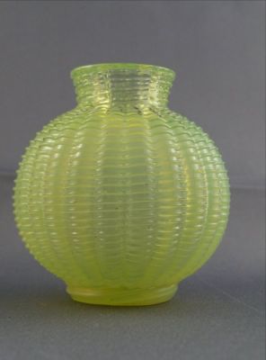 Webb posy, lemonescent
Threaded opalescent uranium glass
Keywords: british;blown;vase