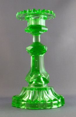 Percival Vickers cog rim candlestick, green
Seen in 1881 catalogue. Related to but not the same as Percival Vickers? cog rim candlestick, yellow. Lead crystal. 7.5 in
Keywords: british;pressed;candle