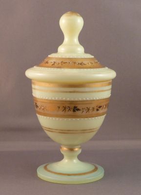 Opalescent pot with lid, large
Large duck egg cup size. Gilded and enamelled
Keywords: blown;enamelgilt