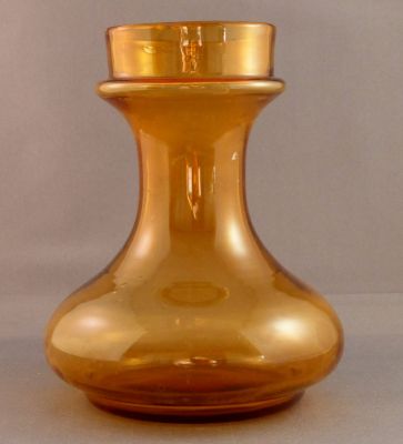 Light amber hyacinth vase
Fire polished rim, narrow inner ridge
Keywords: blown;vase