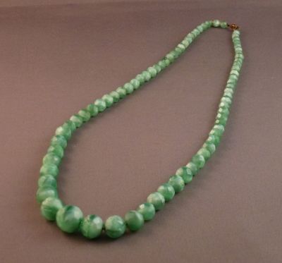 Light "malachite" faceted beads
Czech
Keywords: uranium