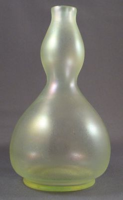 Fritz Heckert "cypern-glas" gourd vase
Stretch iridescent finish on uranium glass. c. 1900. Made by Josephinenhutte. 6 in.
Keywords: czech;blown;vase