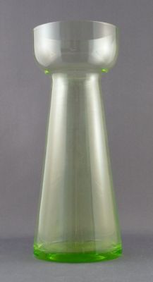 Maastricht green uranium hyacinth vase
!930s. Possibly designed by Rozendahl. Dutch glass
Keywords: blown;frenchdutchbelg;hyacinth