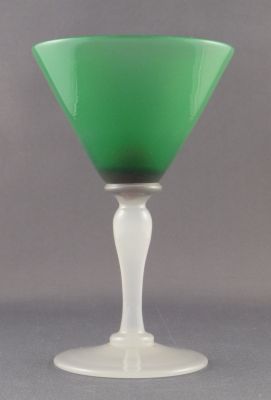 Manhattan cocktail glass
Opal lined with green. Handmade
Keywords: blown