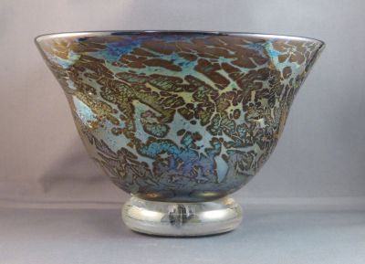 Irridescent finish art glass bowl
British?
Keywords: british;sold