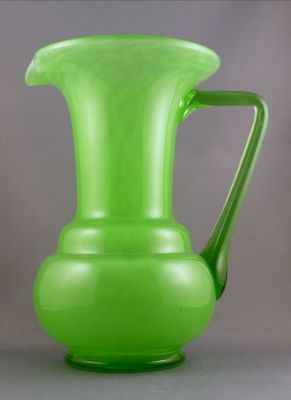 Mottled green large jug
Applied handle. Frit splodges visible. Ground pontil mark. Unknown
Keywords: blown;barware