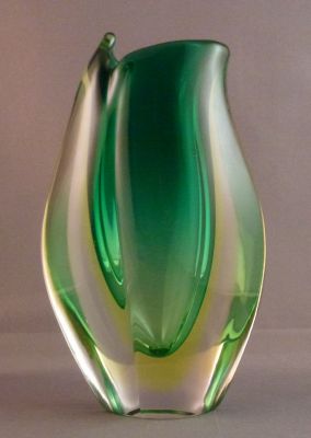 Green and uranium sommerso "bud" vase
The "folded over" clear bit gives lovely effects
Keywords: blown;murano;vase
