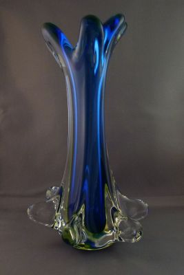 Blue, uranium and clear knobbly vase, Murano
Tall, base protrusions
Keywords: murano;vase;blown