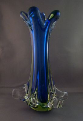 Blue, uranium and clear knobbly vase, Murano
Keywords: murano;vase;blown