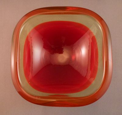 Uranium amber and blood red "square" bowl
Keywords: blown;murano