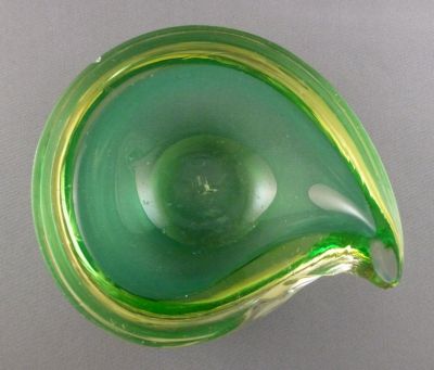Teardrop Murano ashtray, uranium and green
Clear outer, then uranium, then green
Keywords: blown;murano;ash
