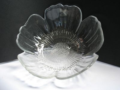 Nazeing Glass Wild Rose cupped
Designed by Roger Phillippo Des RCA, mid 1980s, lead crystal
Keywords: sold;cast;table