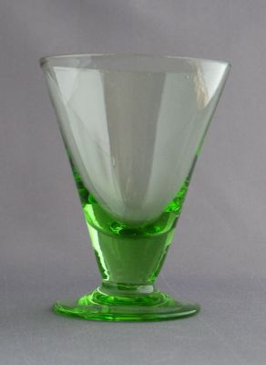 Green cocktail glass
Keywords: blown
