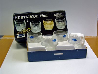 Nuutajärvi Pioni shot glasses
Oiva Toikka. 1976. Pre-1988 label. Finland
Keywords: sold;barware;blown